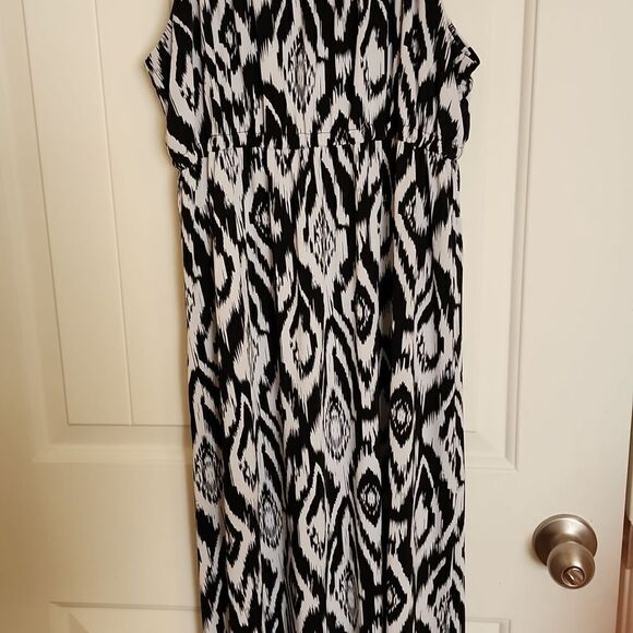 Apt 9 Black White Trible Print Maxi Dress Size Large with unique rope straps. - Picture 3 of 5